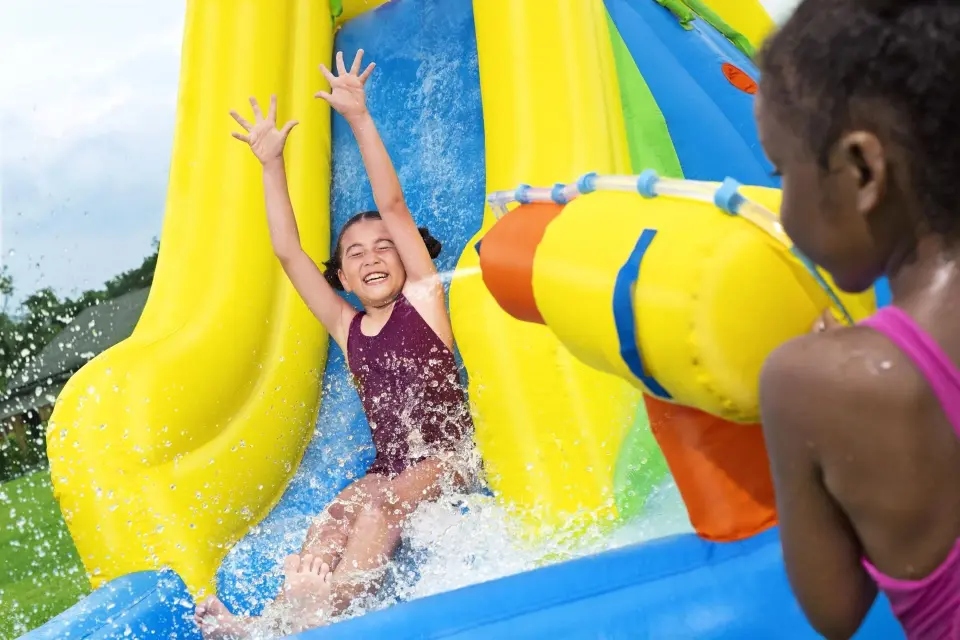 H2OGO! 53478 Mount Splashblast Çocuklar İçin Mega Şişme Su Parkı 2.67 m