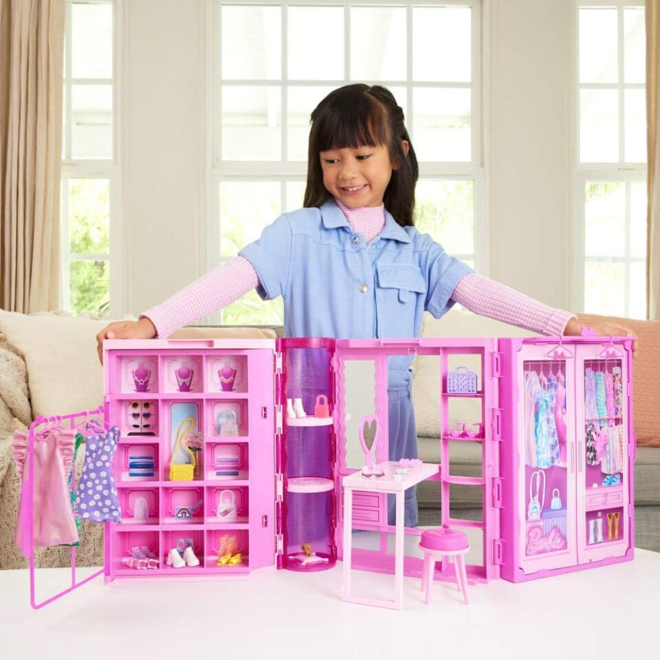 Barbie Rüya Gardırobu ve Bebek HXD58