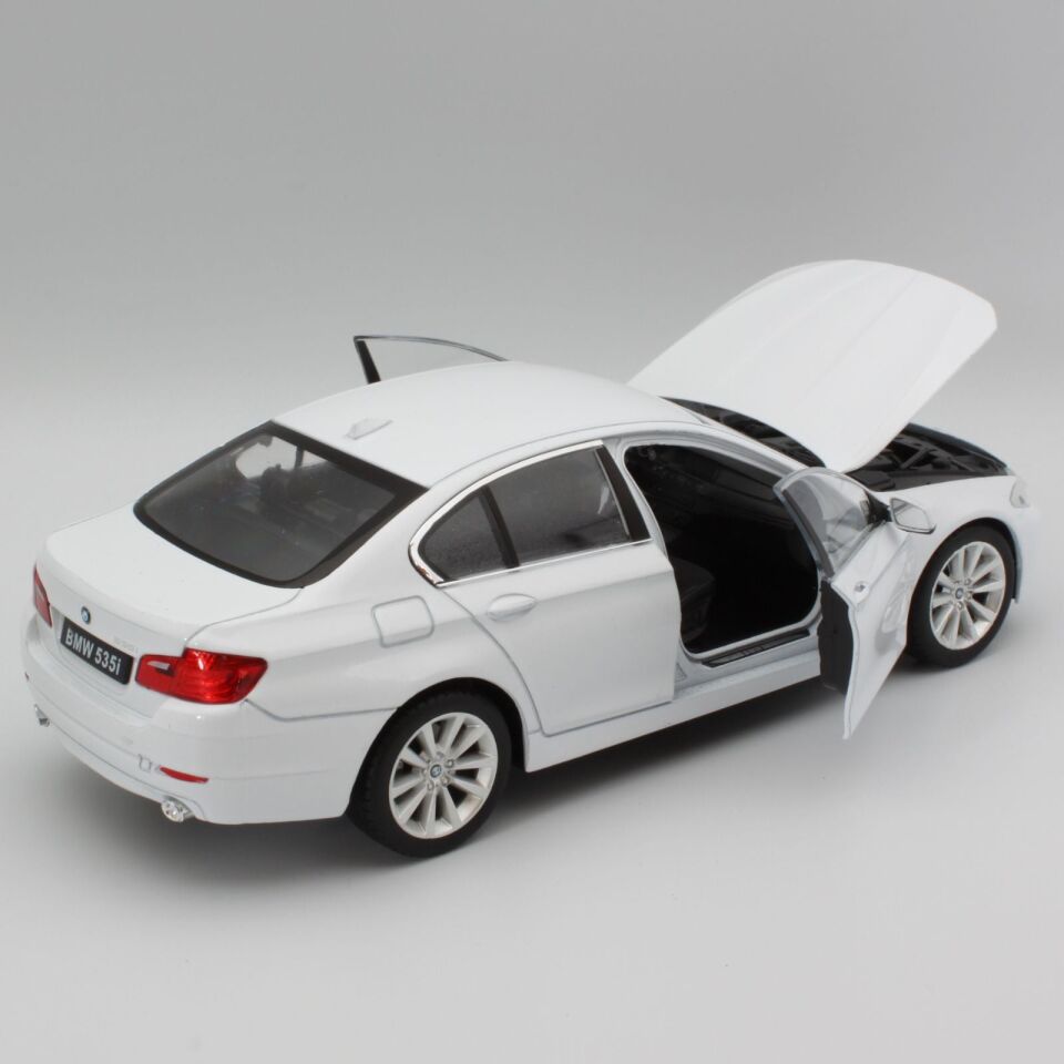 Welly Diecast BMW 535i 24026W